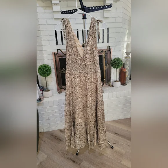 Paige Floral Print Maxi Dress - Picture 3 of 9